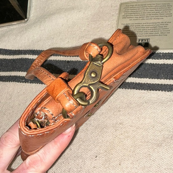 NWOT Frye Campus Leather Wristlet Clutch Makeup Bag Cognac Brown Retail $158 - Picture 8 of 11